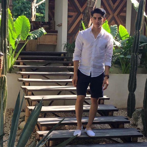 Meet your Posher, Adrian - Picture 1 of 1